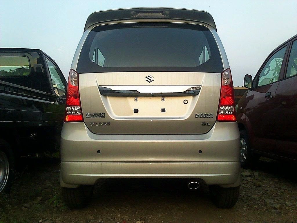 Suzuki Wagon R Spolier Painted in Golden Colour
