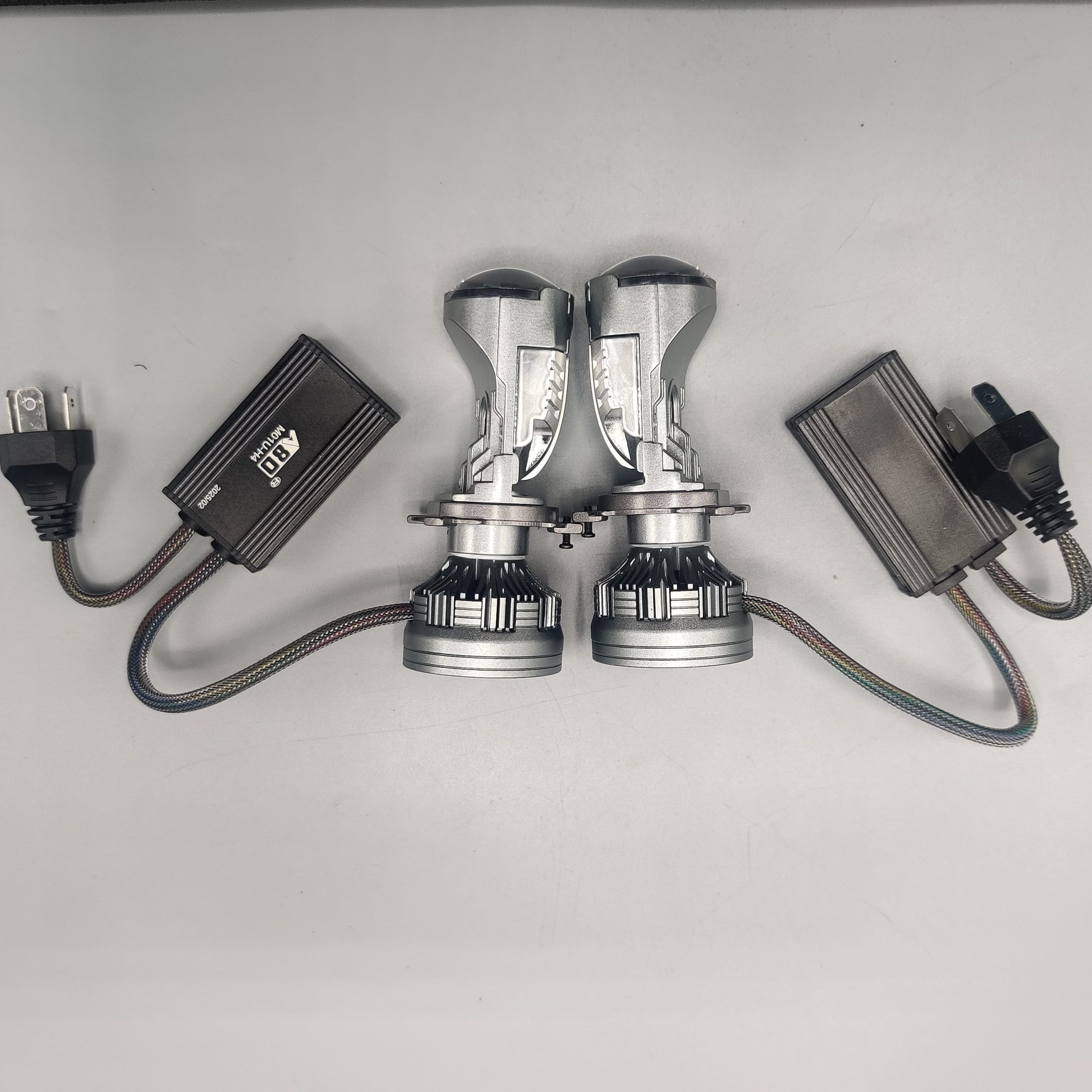 LED Headlight Bulbs with Projector Lens – H4 Hi/Lo Beam, 2-Piece Set - Image 2